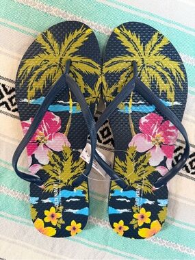 🌺 Old Navy Tropical Flip Flops NWT
